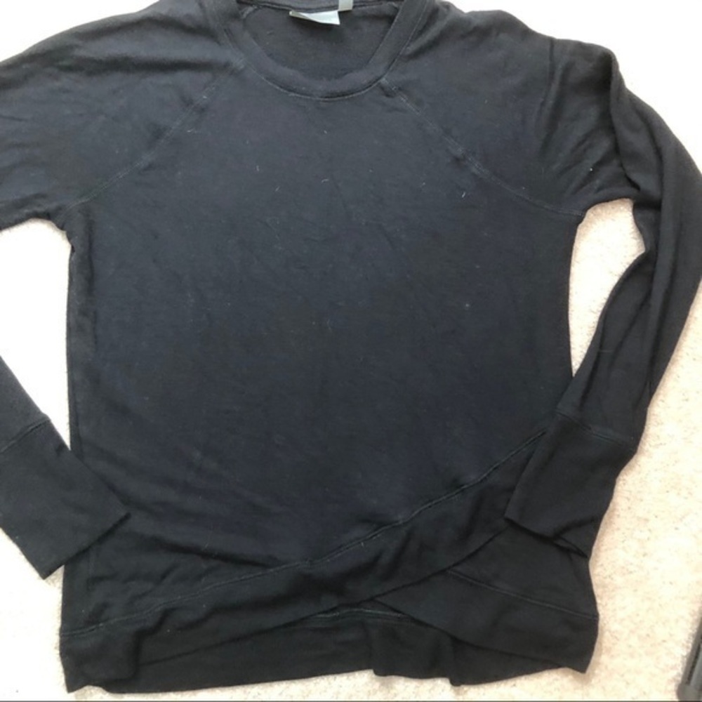 💥💥 SALE! 5 / $25 💥💥 Athleta black long sleeve shirt